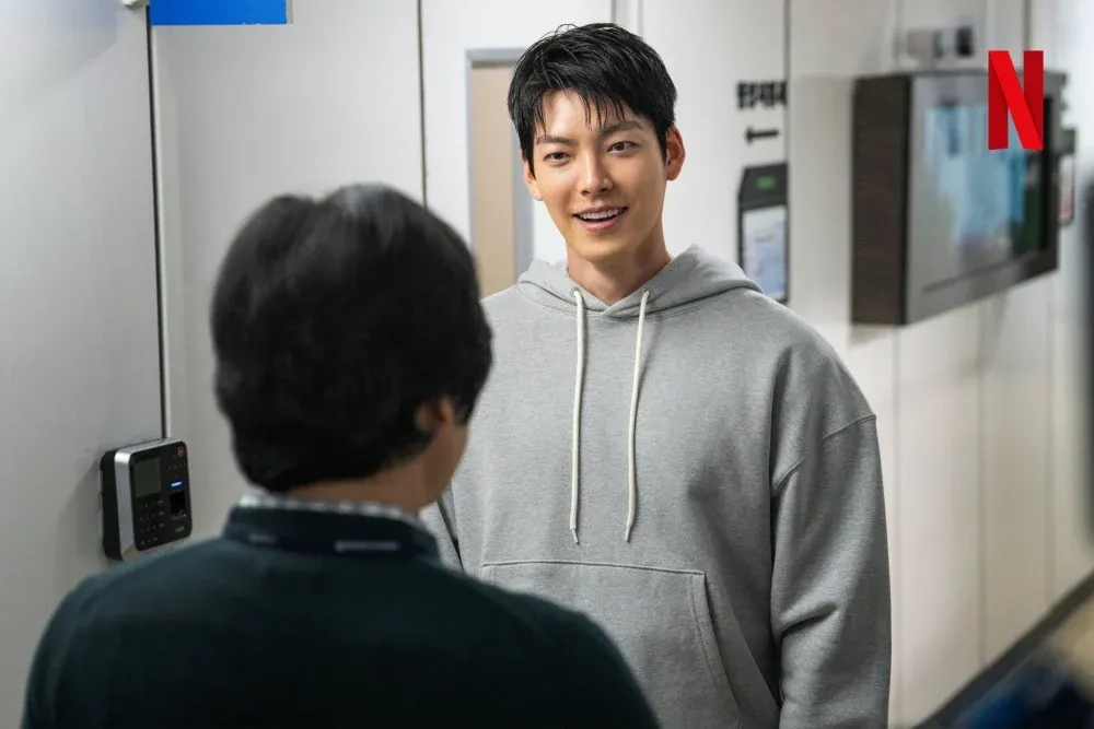 金宇彬饰演由前职棒球队教练转任为高中棒球部监督的「郑敏勇」